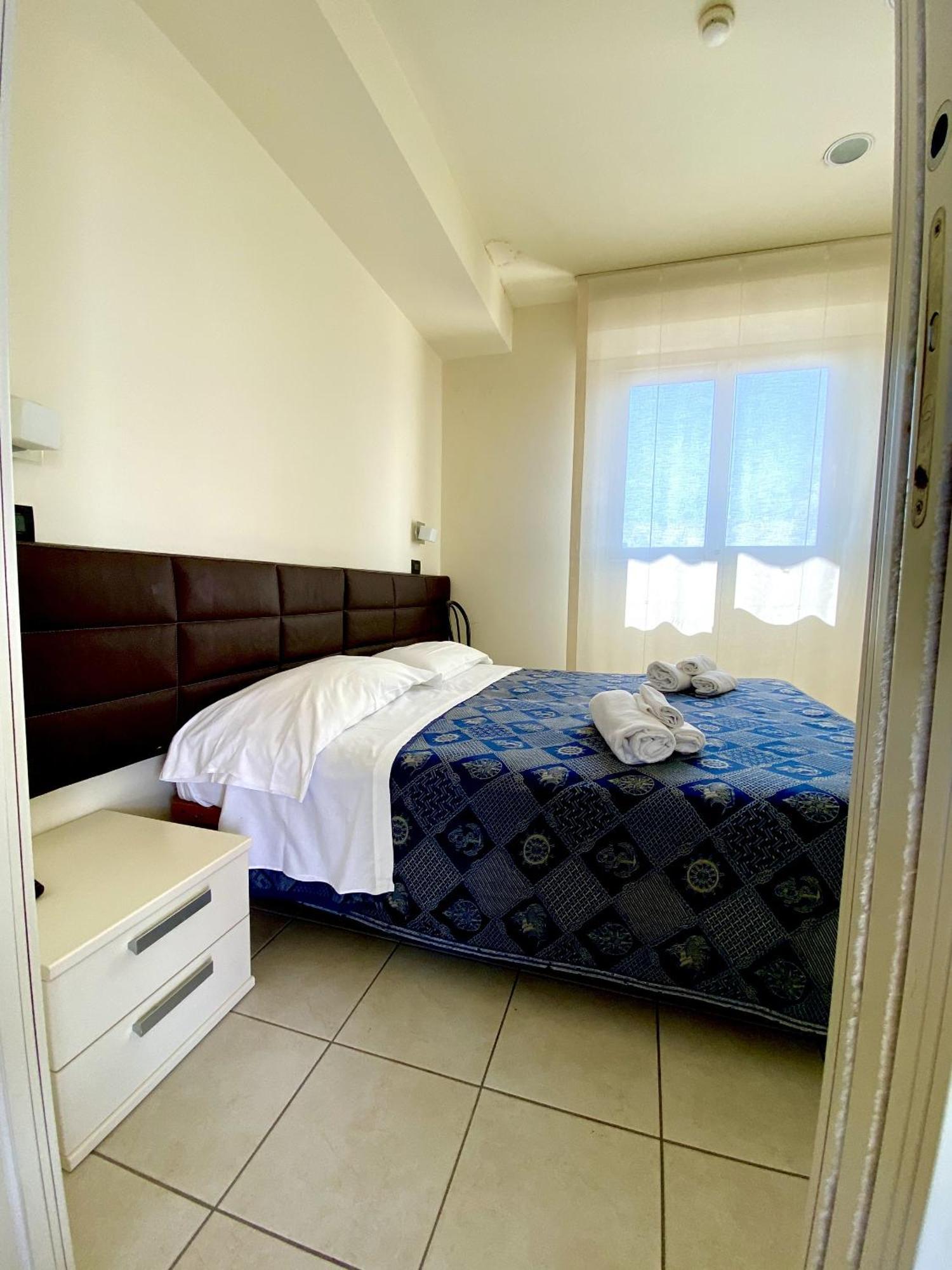 Hotel Avana Fronte Mare Riccione Rum bild