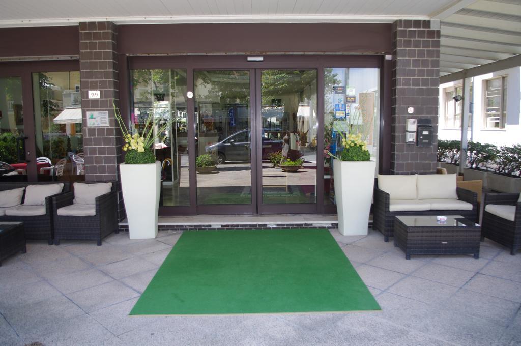 Hotel Avana Fronte Mare Riccione Exteriör bild