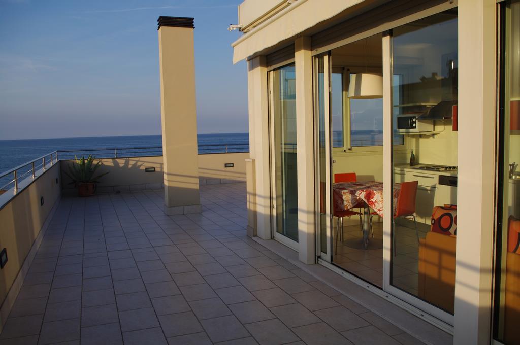 Hotel Avana Fronte Mare Riccione Exteriör bild
