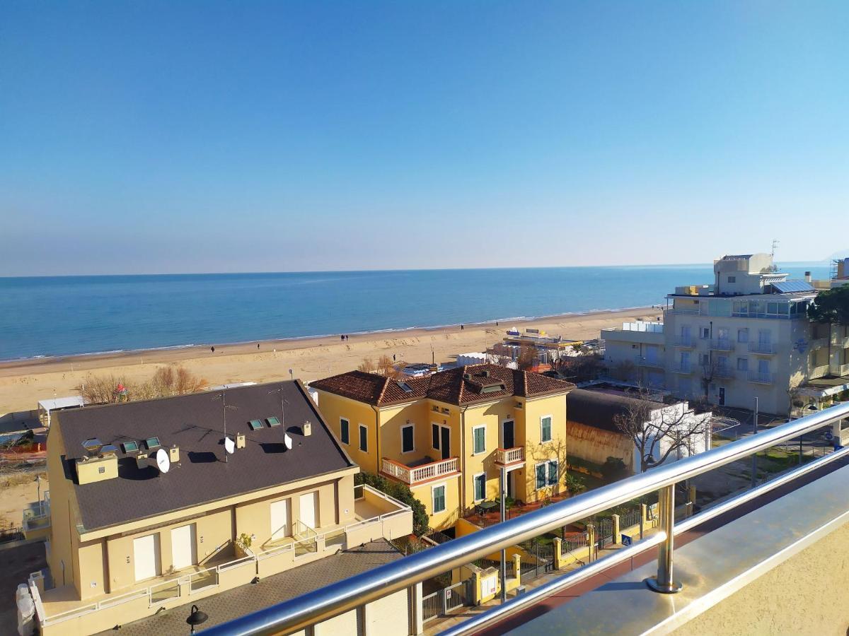 Hotel Avana Fronte Mare Riccione Exteriör bild