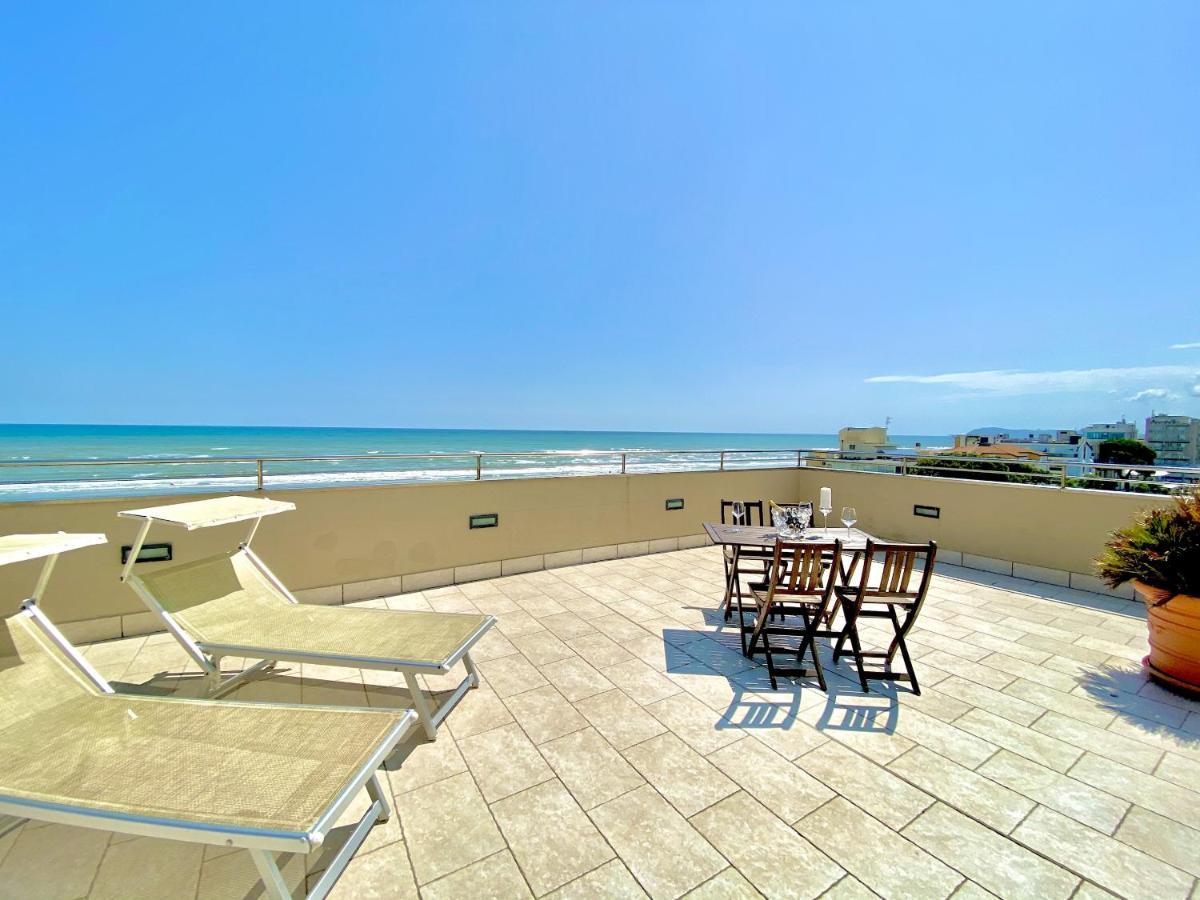 Hotel Avana Fronte Mare Riccione Exteriör bild